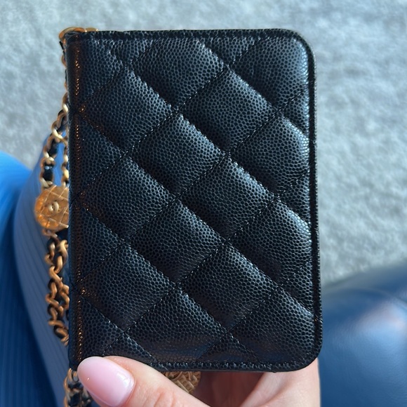 Chanel 2022 vanity on chain. Bought in St. Tropez boutique in 2022 - Picture 4 of 7